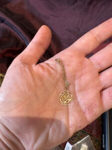 آویز طلا برای ساعت طرح گل