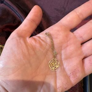 اویزطلا برای ساعت طرح گل