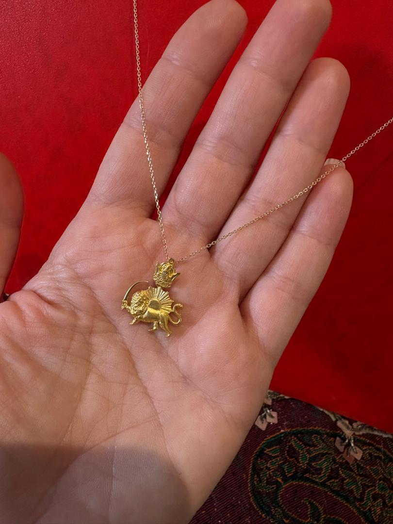 گردنبند طلا طرح شیر و خورشید